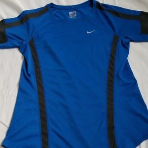Small nike active top